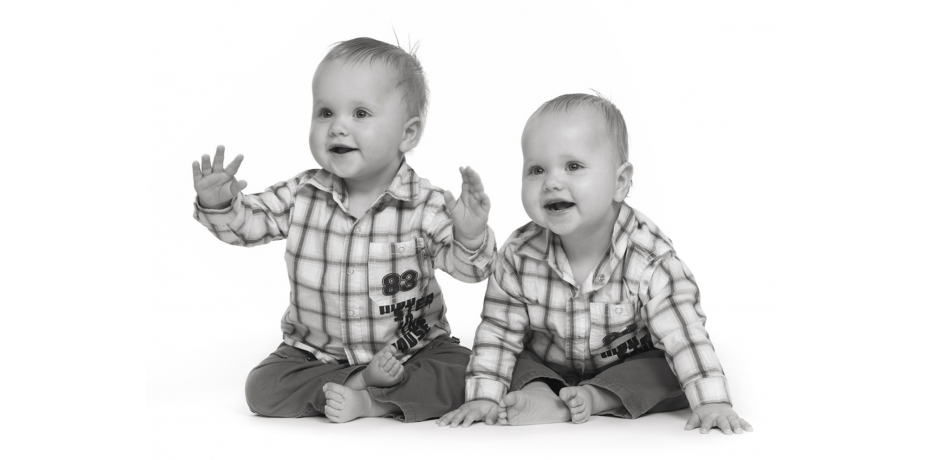 babyfotografie-Amersfoort-tweeling-spontaan